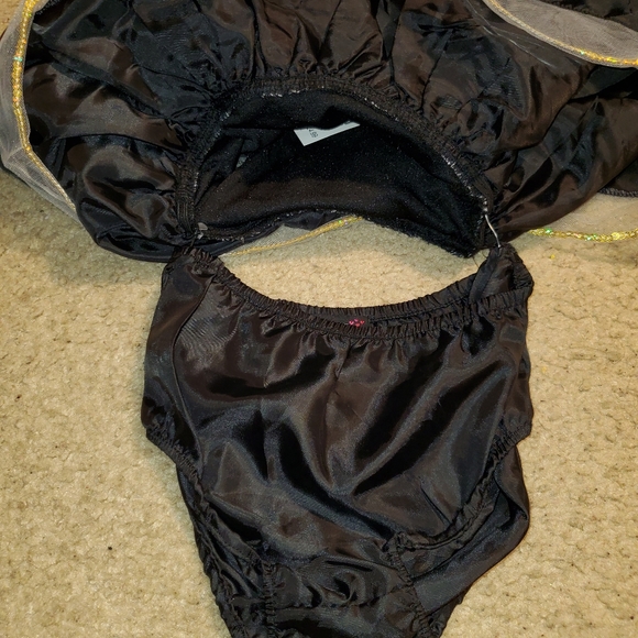 🎉Host Pick🎉 Girls Black Velour / Plaid Dress - Picture 6 of 6